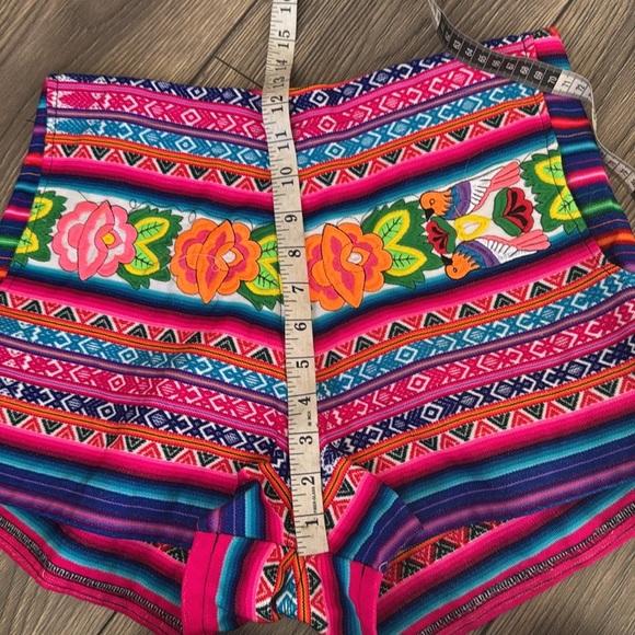 Colorful Patterned Shorts size medium - Picture 8 of 11